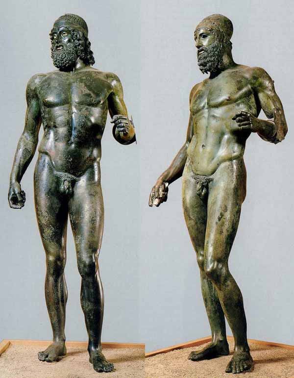 Guerriers A et B dits « Bronze de Riace », bronze, Guerrier A (à gauche) : vers 460 av. JC, H. 1,97 et Guerrier B (à droite) : vers 440 av. JC, H. 1,97, Reggio, Musée archéologique national de Calabre. Source : https://sites.google.com/site/theancientgreeksculpture/the-riace-bronzes-i-bronzi-di-riace