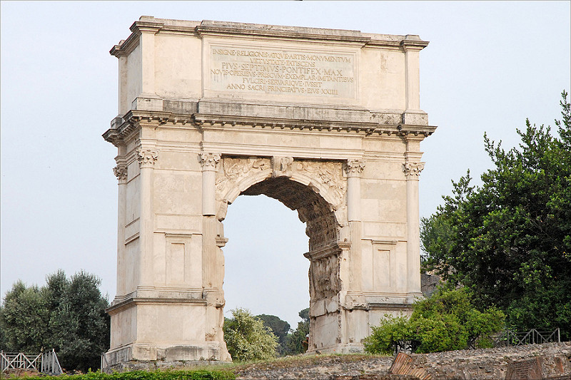 Ordonné par Domitien, Arc de Titus, 81 ap. J.-C., marbre du Pentélique, H. 1540 x L. 1350 x Pr. 475 cm, Rome. https://www.cityzeum.com/plan/larc-de-titus 